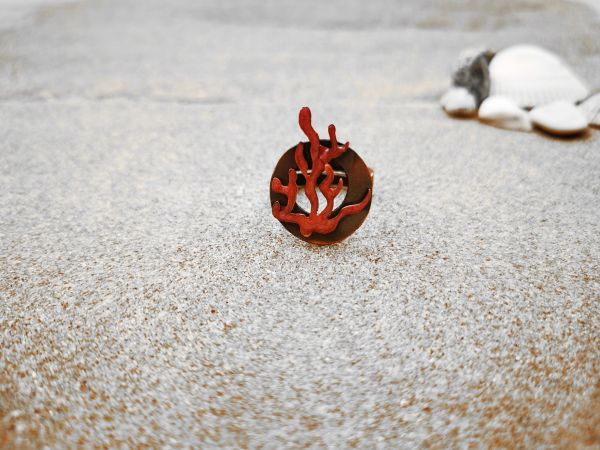 anello in rame con corallo rosso fatto a mano