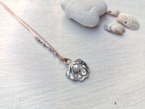 girocollo con conchiglia e perla