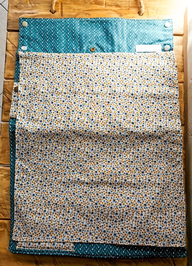 portagioielli da armadio artigianale in stoffa con bottoncini e piccole tasche