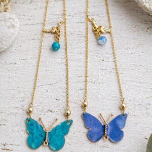 Collana farfalla minimal donna in ottone smaltato blu e verde ottanio, catena acciaio nichel free