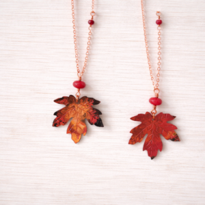 Collana-autunnale-con-foglie-di-acero