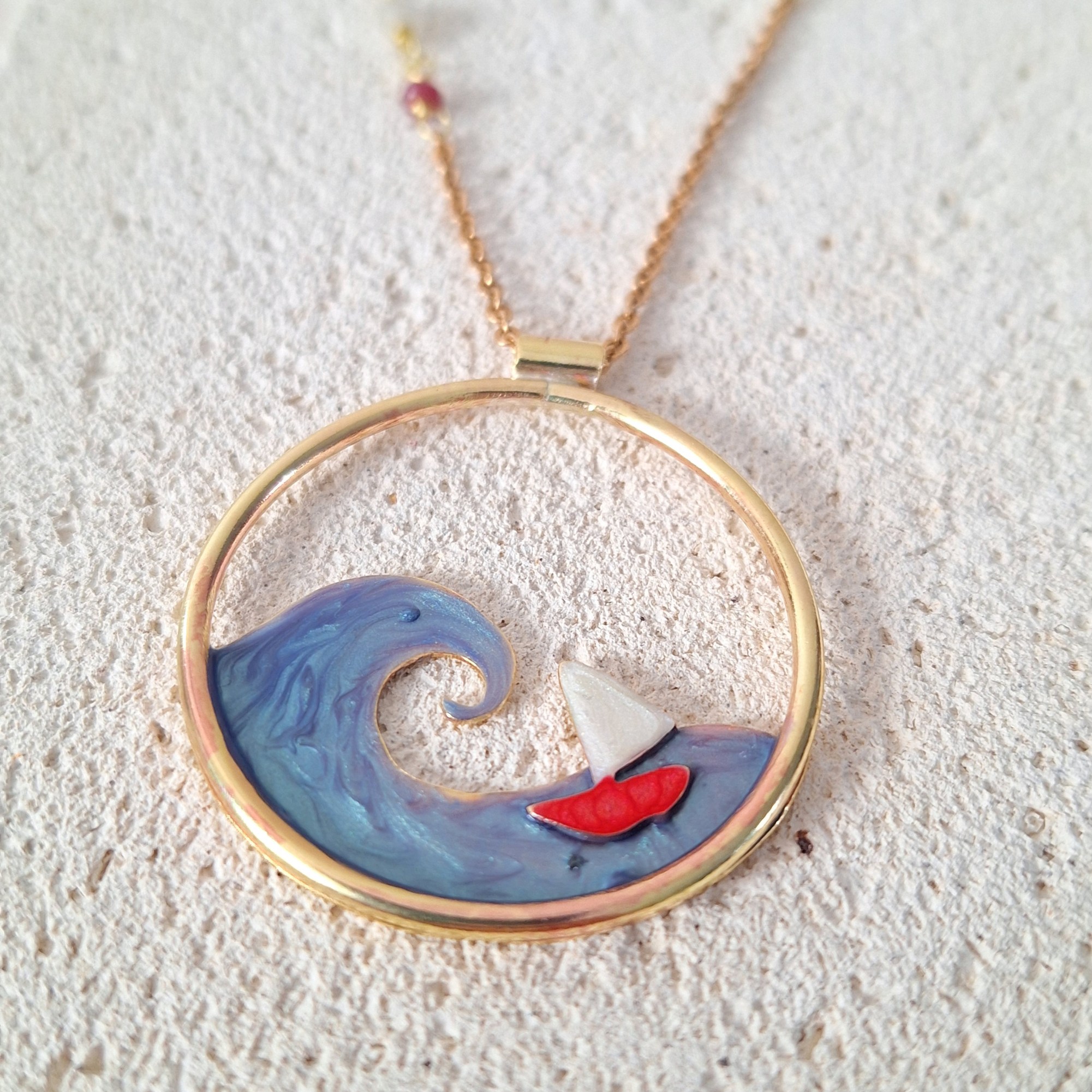 Collana barchetta e onda fatta a mano, collana lunga gioiello marino, regalo artigianale per donna - immagine 3
