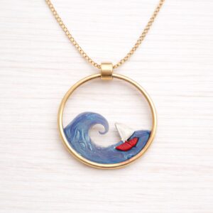 Collana barchetta e onda fatta a mano, collana lunga gioiello marino, regalo artigianale per donna