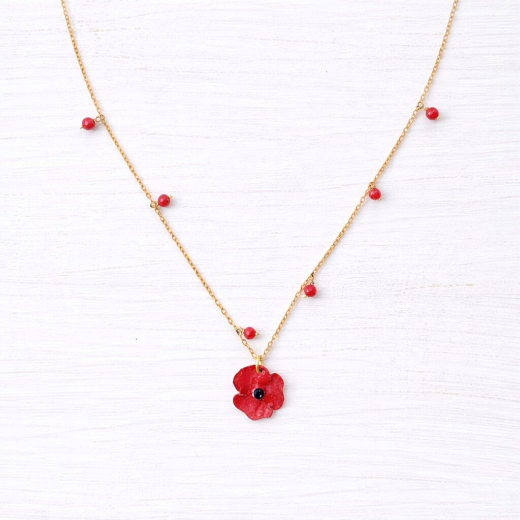 Collana corta con papavero fatta a mano, gioiello artigianale in ottone e pietre, regalo donna