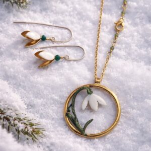 set-collana-orecchini-bucaneve-ambientata