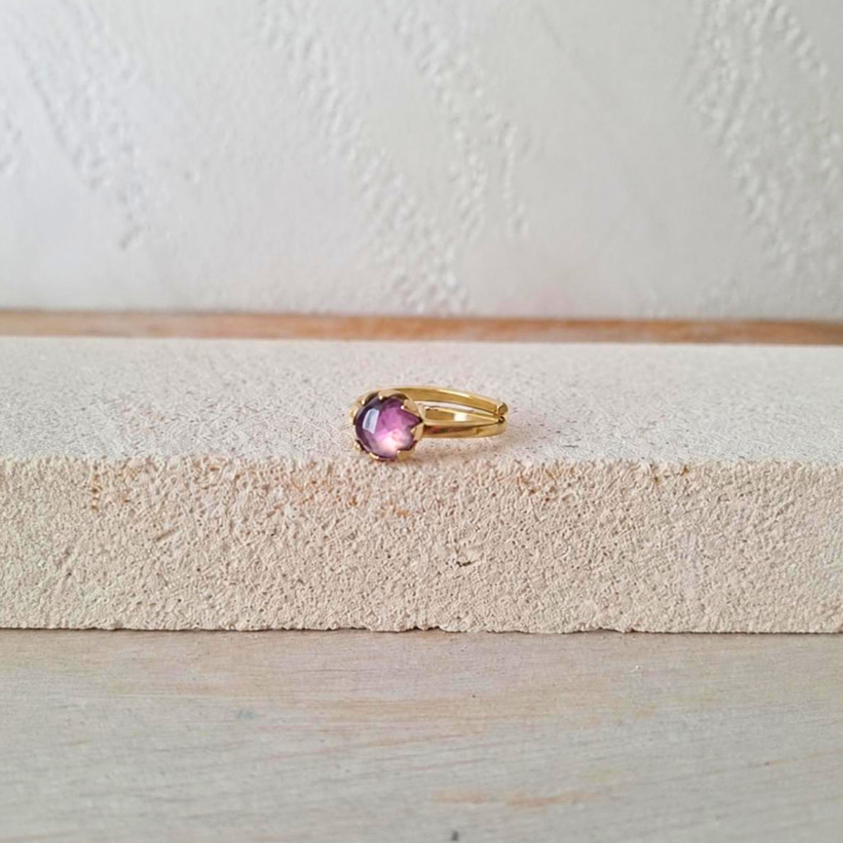 Anello regolabile in ottone e pietra naturale, gioiello artigianale - immagine 10