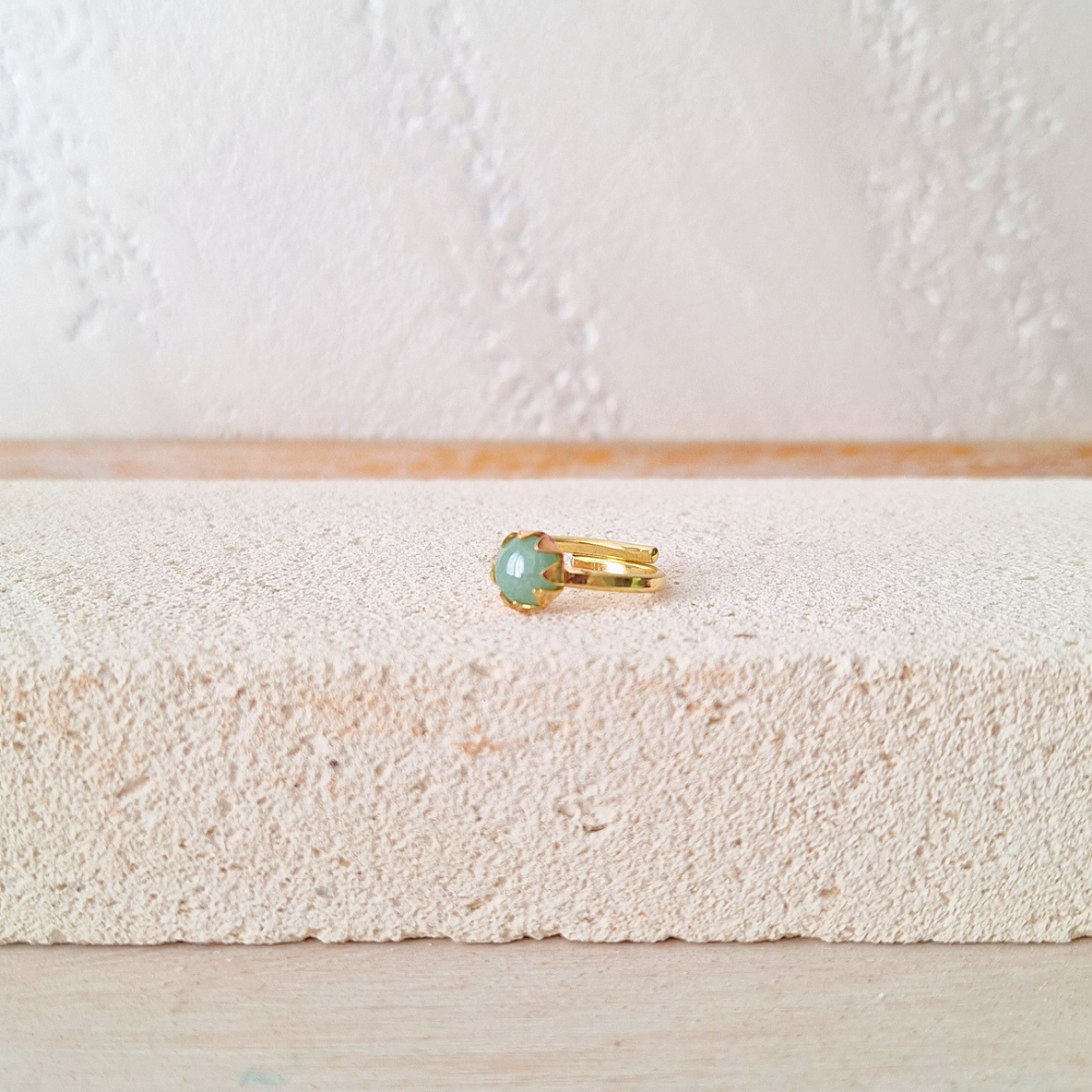 Anello regolabile in ottone e pietra naturale, gioiello artigianale - immagine 8