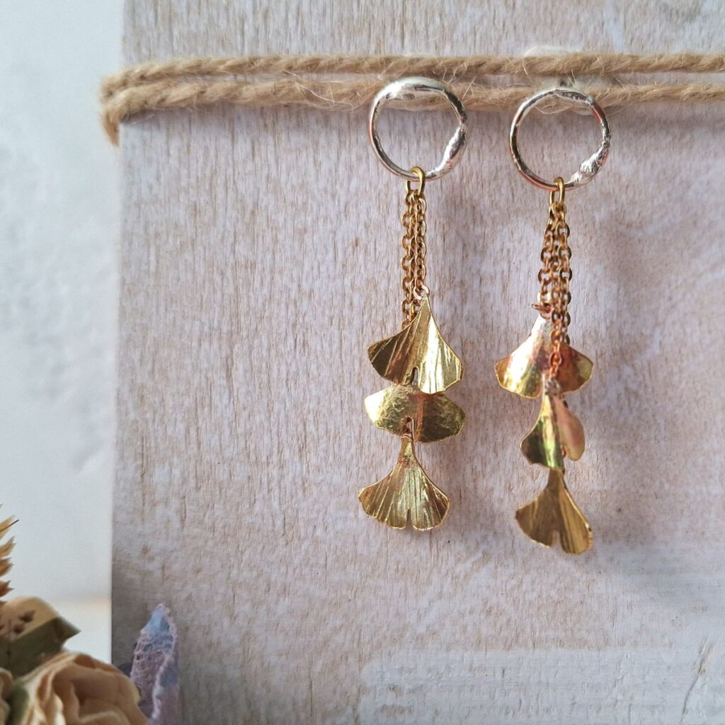 Orecchini a foglia di ginkgo oro pendenti ottone, fatti a mano