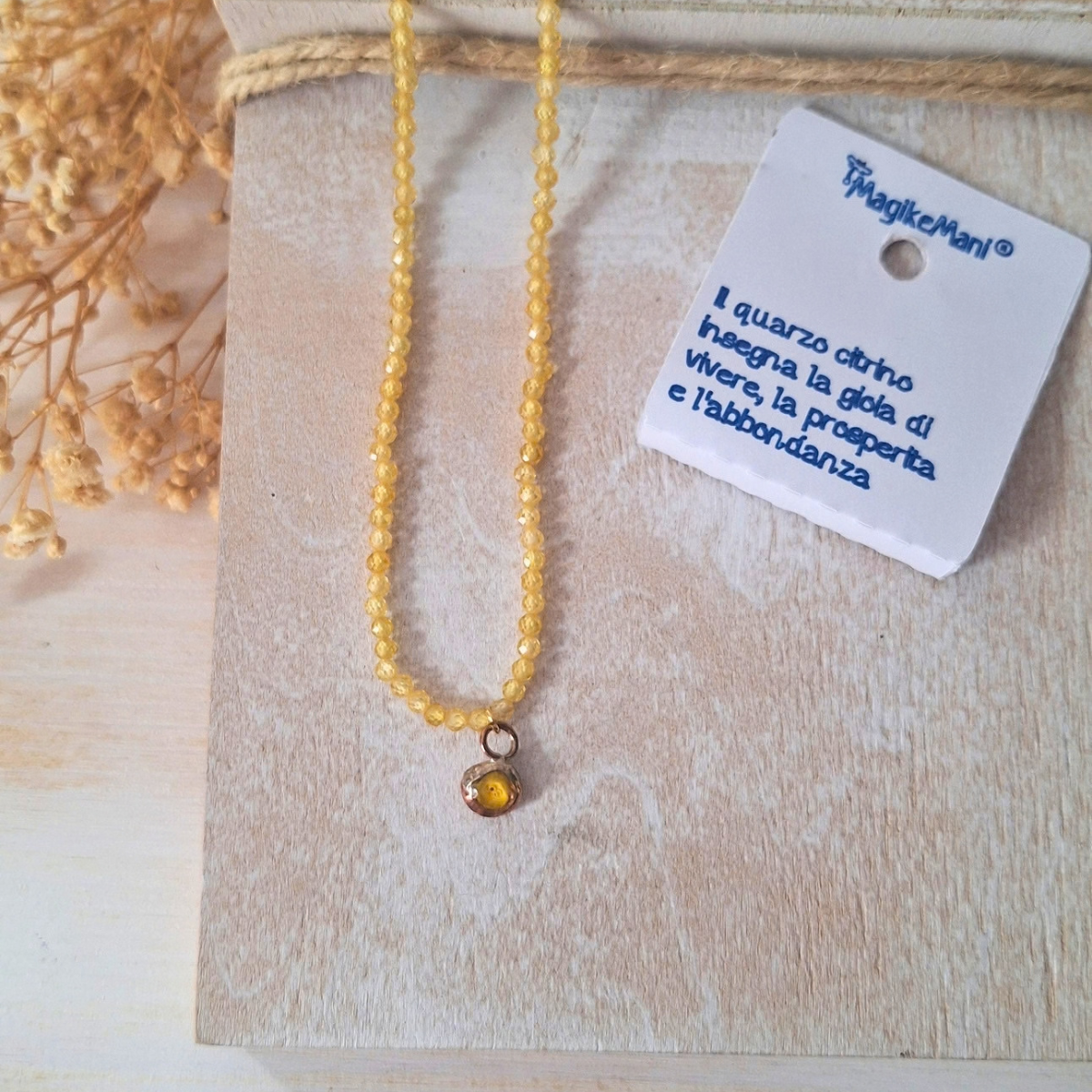 Collana girocollo con quarzo citrino naturale, ciondolo in ottone fatto a mano - immagine 2