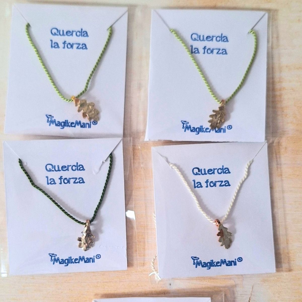 Collana quercia artigianale in ottone – Fogliolina simbolo di forza interiore - immagine 3