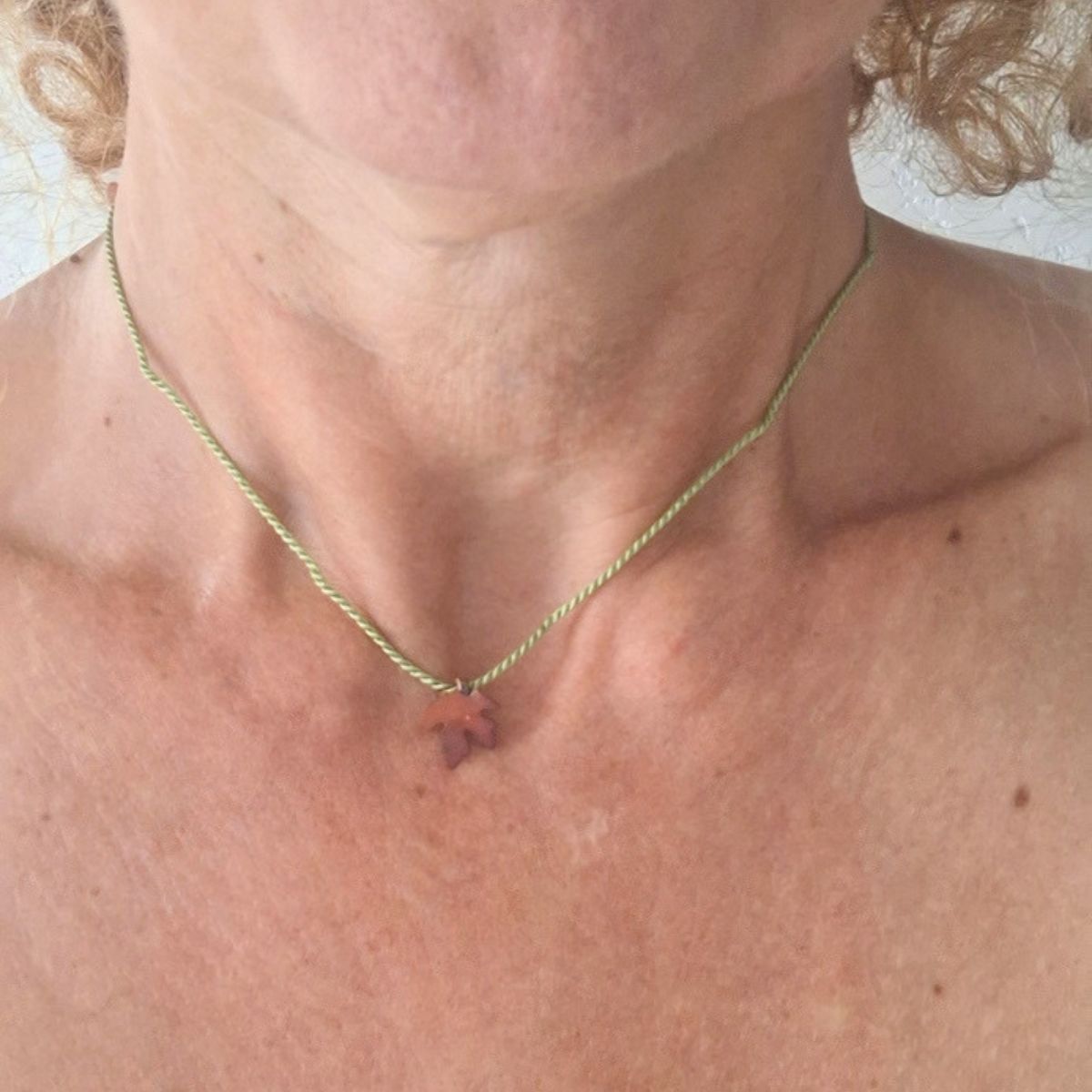 Collana Acero artigianale in rame – Fogliolina simbolo di amicizia - immagine 2