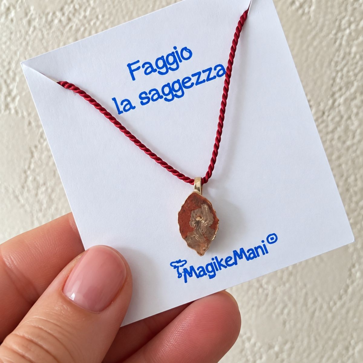 Collane girocollo con foglioline e significato simbolico - immagine 2