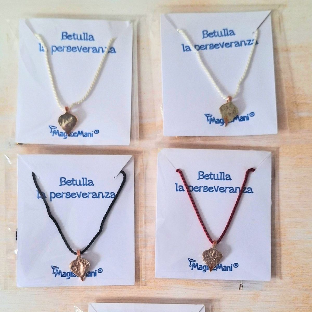 Collana betulla artigianale in ottone – Fogliolina simbolo di perseveranza - immagine 3