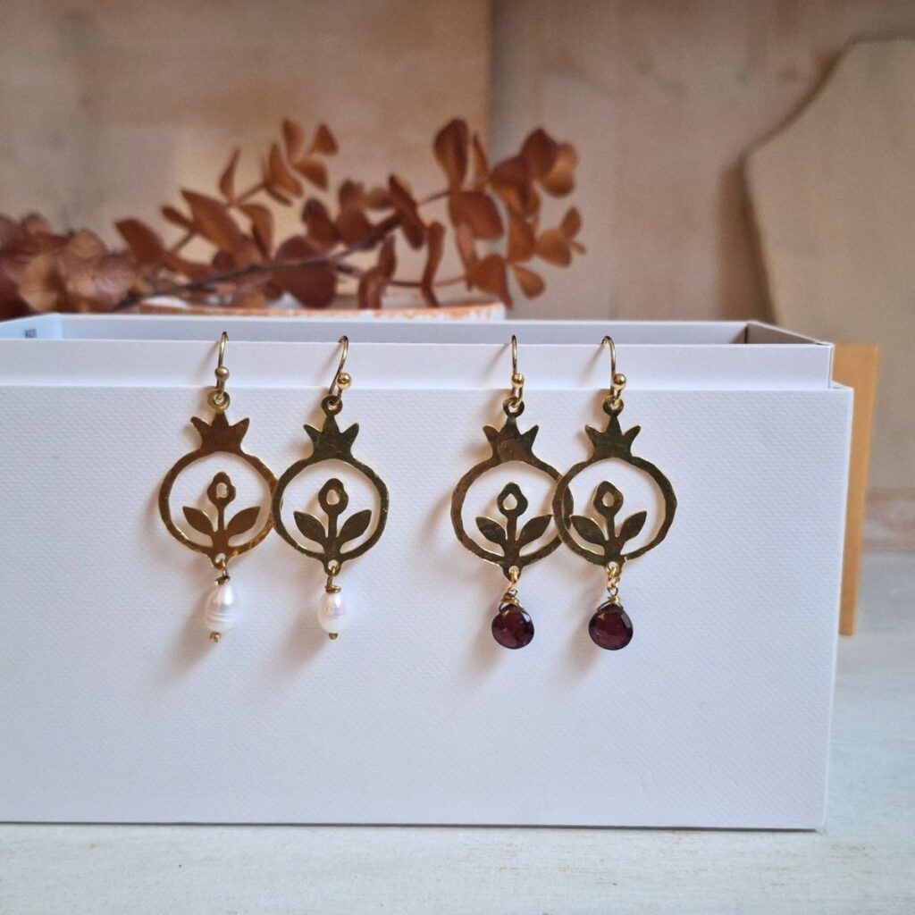 Orecchini melograno artigianali in ottone &ndash; stile Regency
